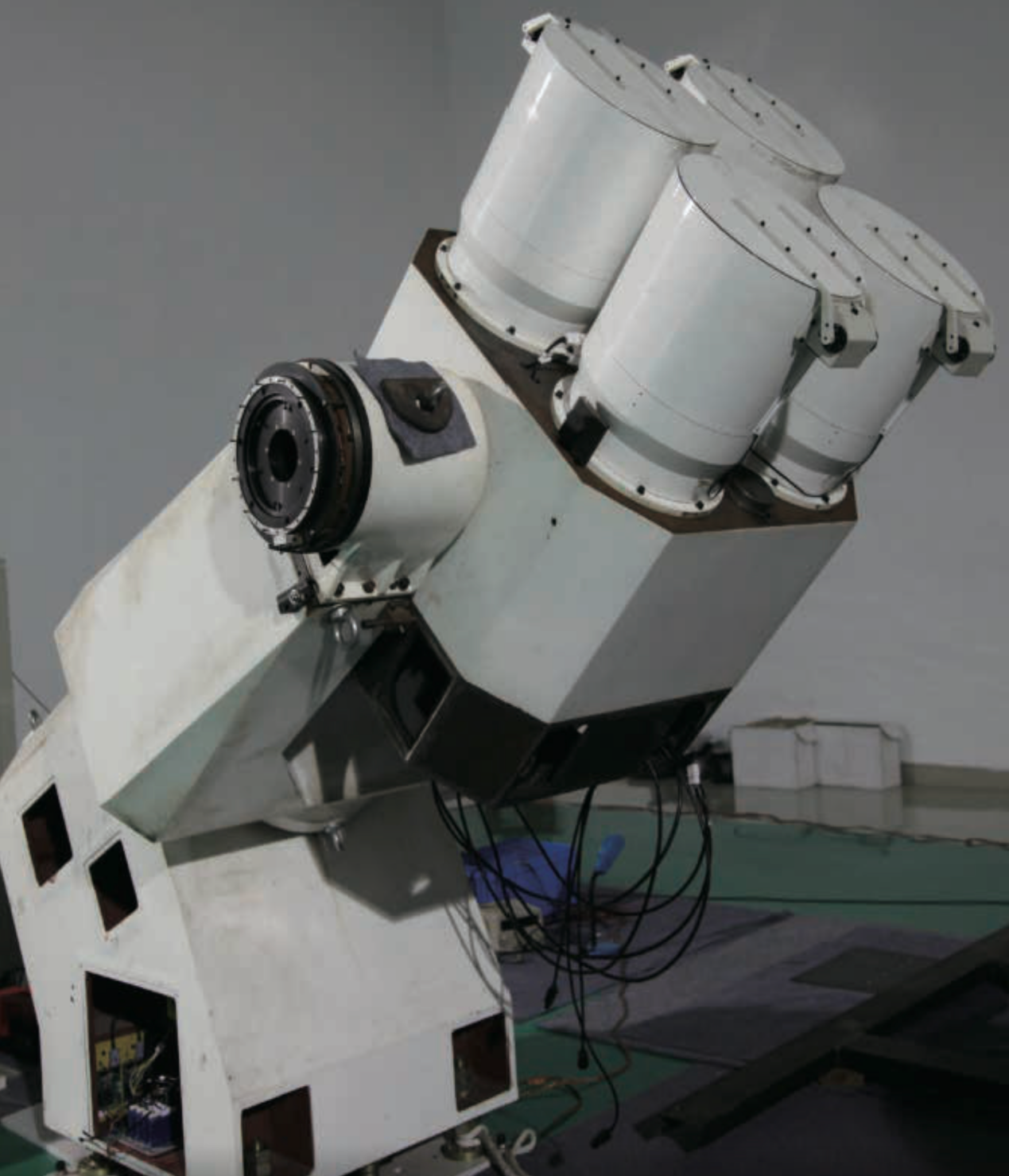 四通道人造衛(wèi)星望遠(yuǎn)鏡